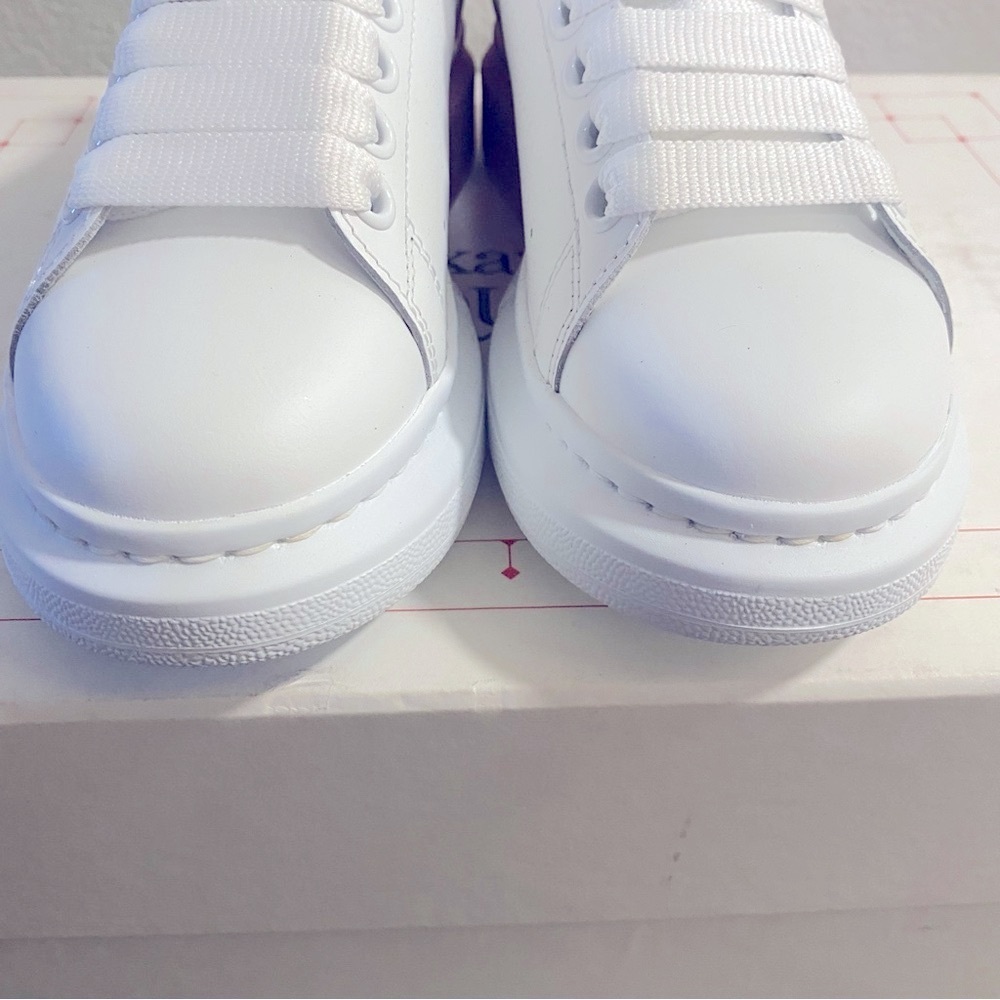 NIB Alexander McQueen Women’s Oversized Ombré Low Top Sneakers - Size 35 - Picture 12 of 16